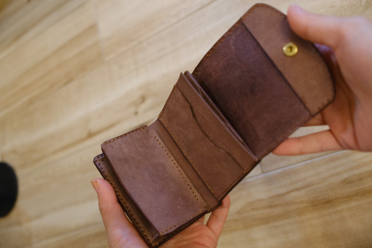 13年の経験から生まれた財布